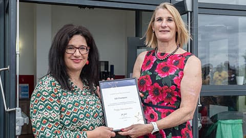 Peggy Alexopoulou receiving an award from Jan Godsell.