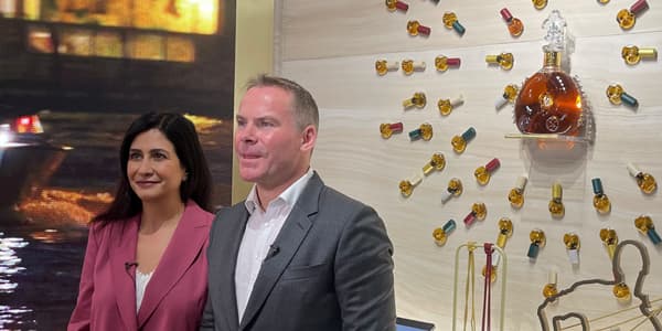 Ian McLernon delivering a talk.