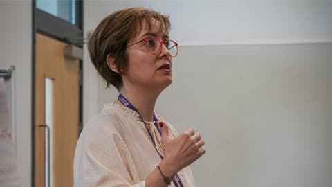 Professor Zeynep Aycan delivering a talk.