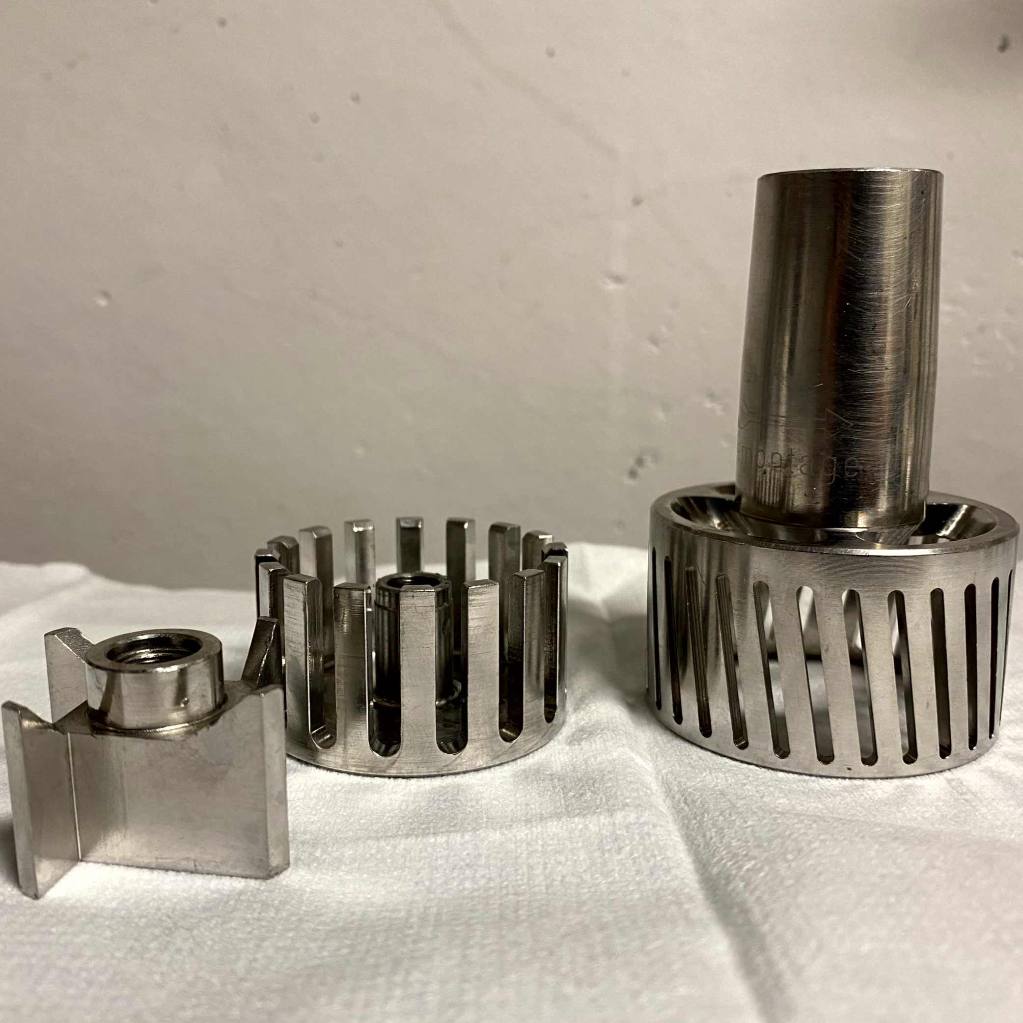 Batch and inline rotor-stator for bench to large scale with different mixer heads