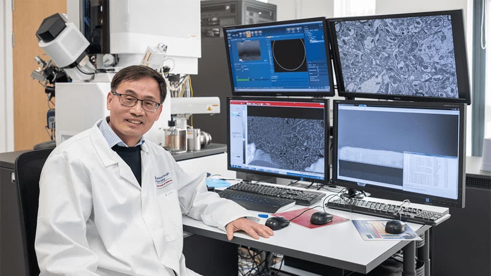 image of Xujin in a lab