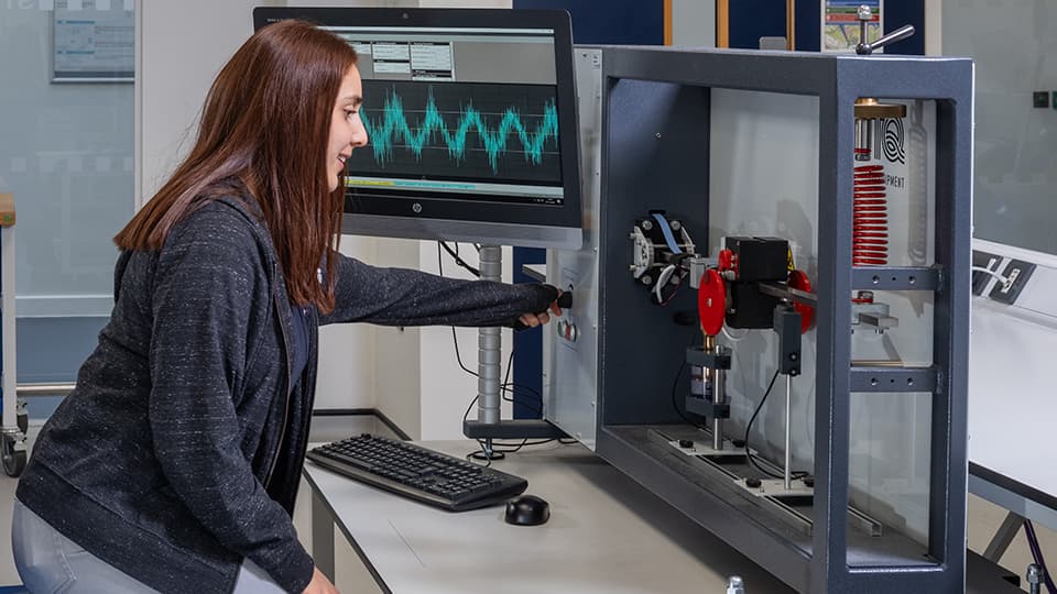 Student with mechanical engineering equipment