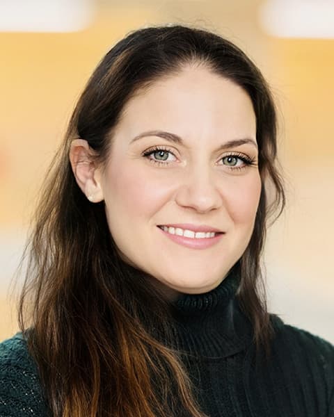 Portrait photo of Julia Leather