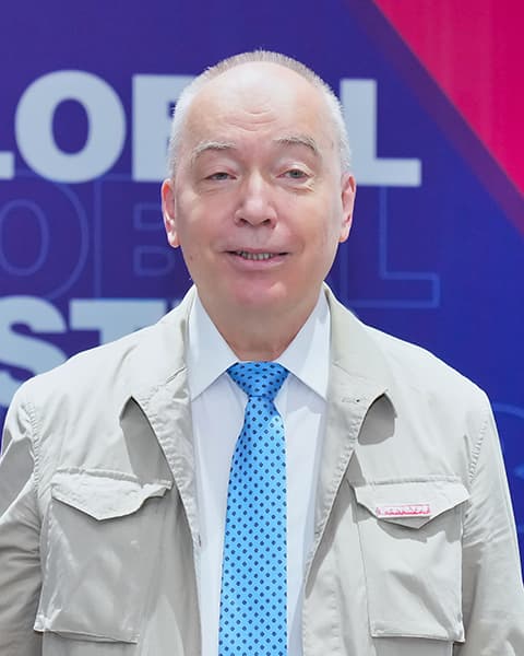 Portrait photo of Vadim Silberschmidt