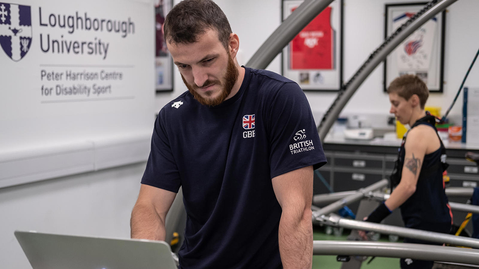 Monitoring a para-athlete