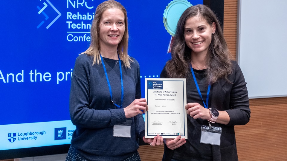 PhD student Tamara Valenčič standing next to the presenter of a prize for her project.