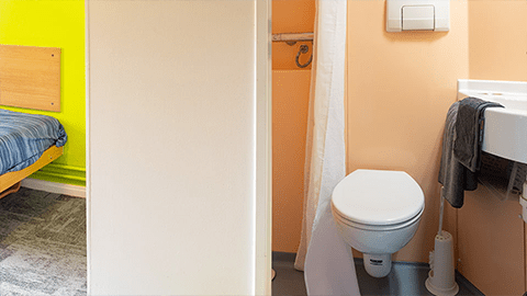 Spacious en-suite bathroom with sink, toilet and shower in Rutherford en-suite bedrooms