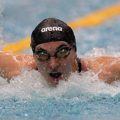Kornelia Fiedkiewicz swimming