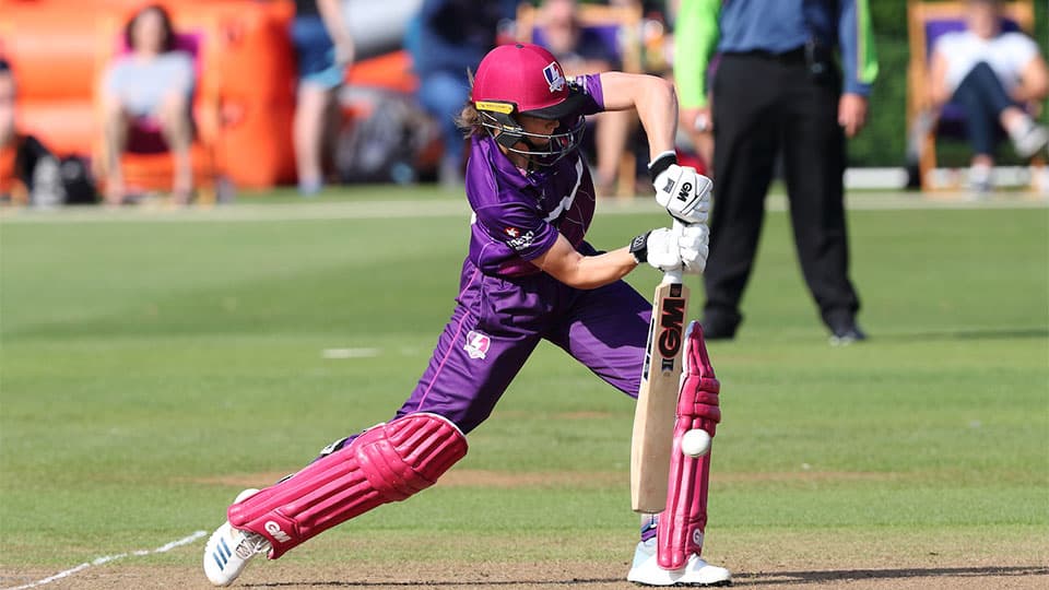 Amy Jones playing cricket