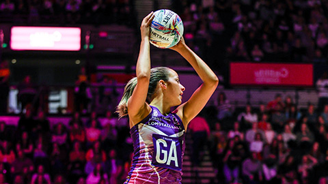 Berri Neil catching a netball