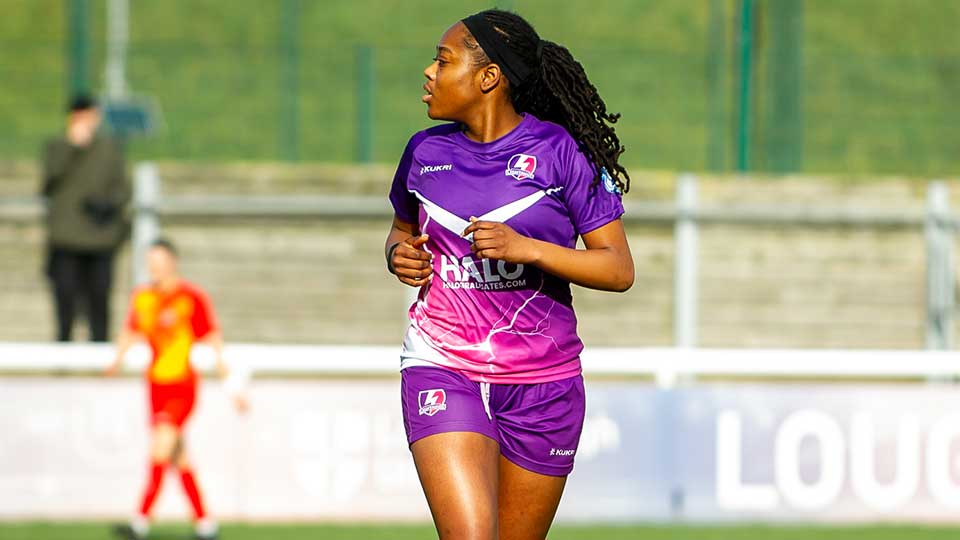 Player Muna Eze on pitch