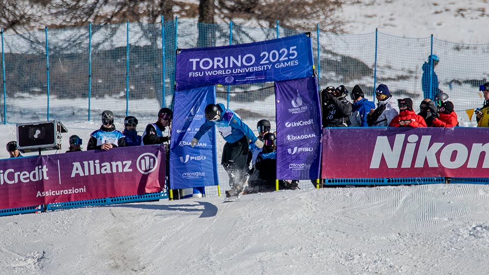 A snowboarder about to start a race on the slopes