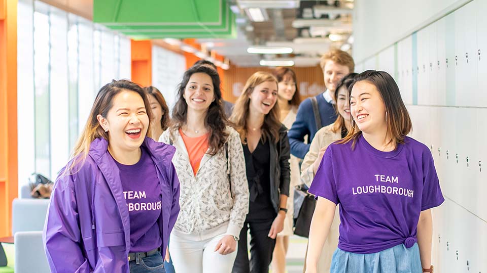 Ambassadors showing prospective syudents around campus.