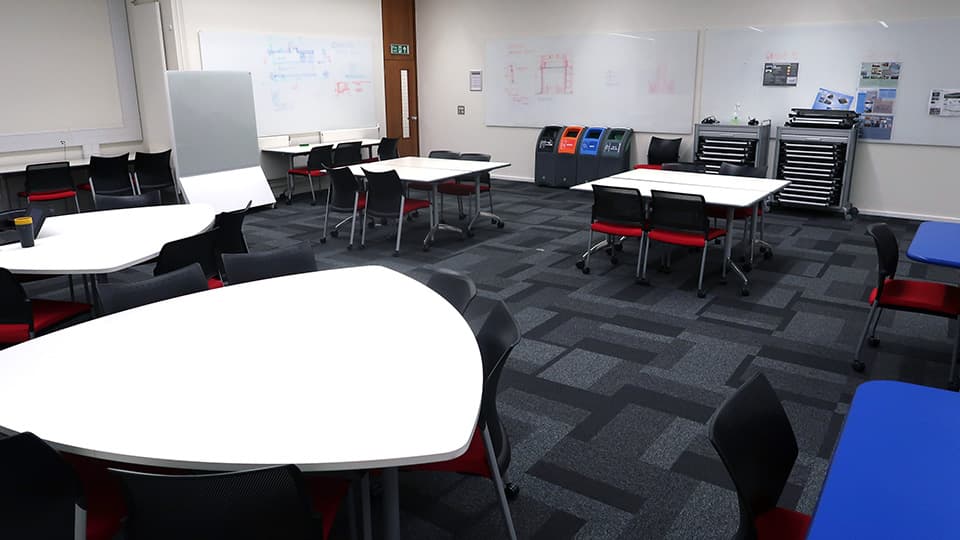 Sir Frank Gibb RT027- showing multiple desks and seating options.