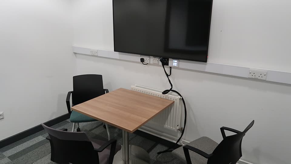 Wavy Top WAV029 - small table and screen