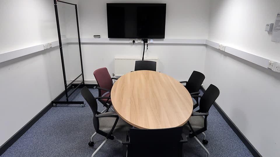 Wavy Top WAV032 - oval table and screen