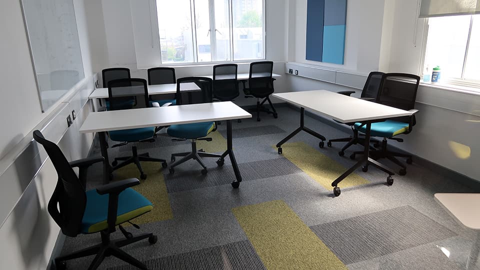 Wavy Top WAV003 - larger space with multiple desks