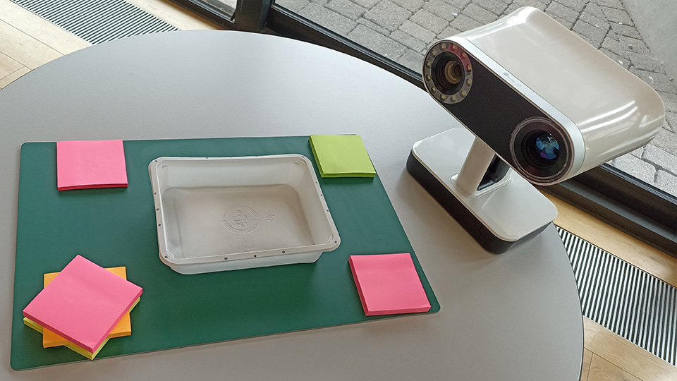 Artec Leo 3D scanner and plastic food tray