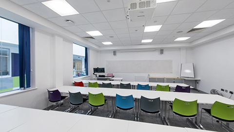 Image of a seminar room with chairs and tables
