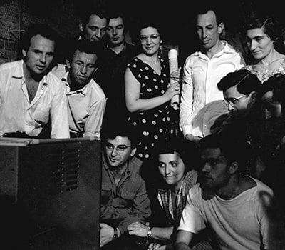 a famous historical photograph from the May 2, 1949, issue of Life magazine, showing people reacting to the new invention of television.