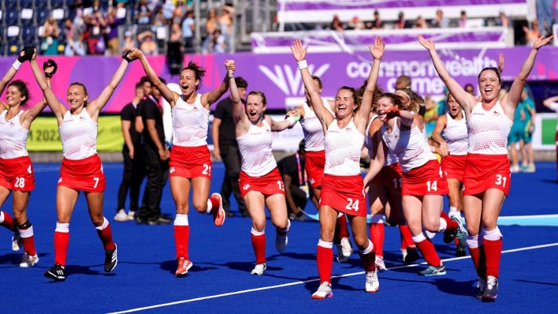 eng hockey celebrate victory