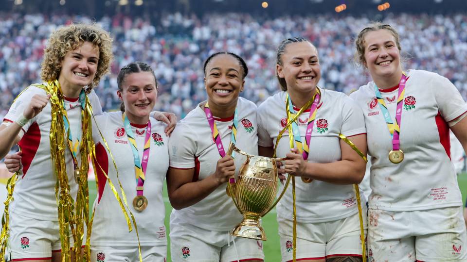 england rugby players with the world cup trophy