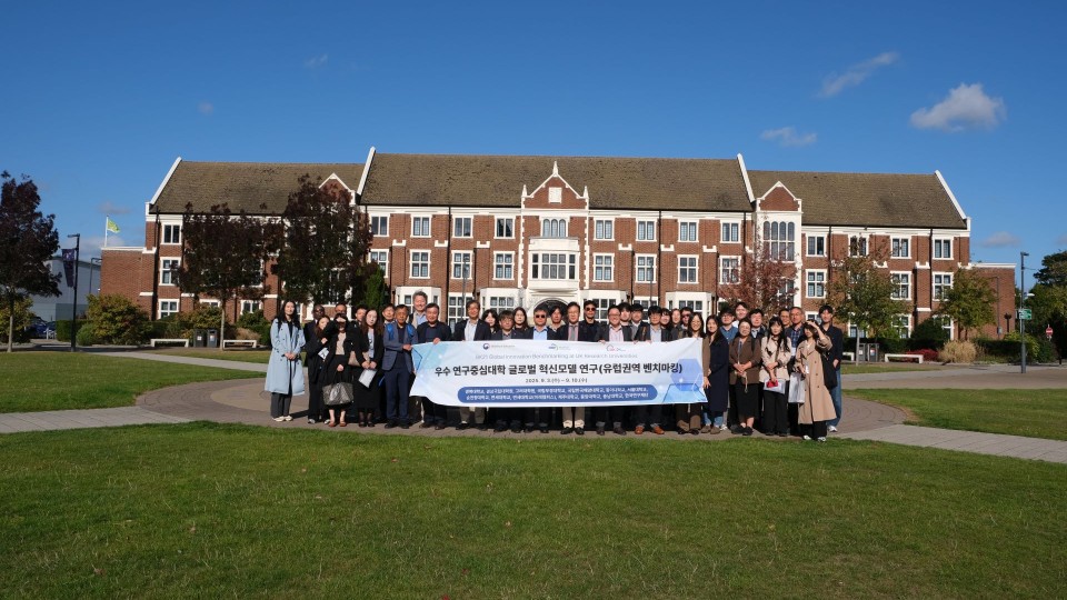 36 members of staff from South Korean universities standing in front of the Hazelrigg Building and fountain.